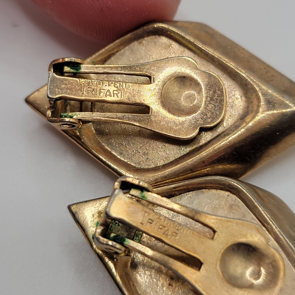 VTG Crown Trifari "Invisibly Set" Rhinestone Clip-on Earrings | SIGNED | HTF - Picture 4 of 9